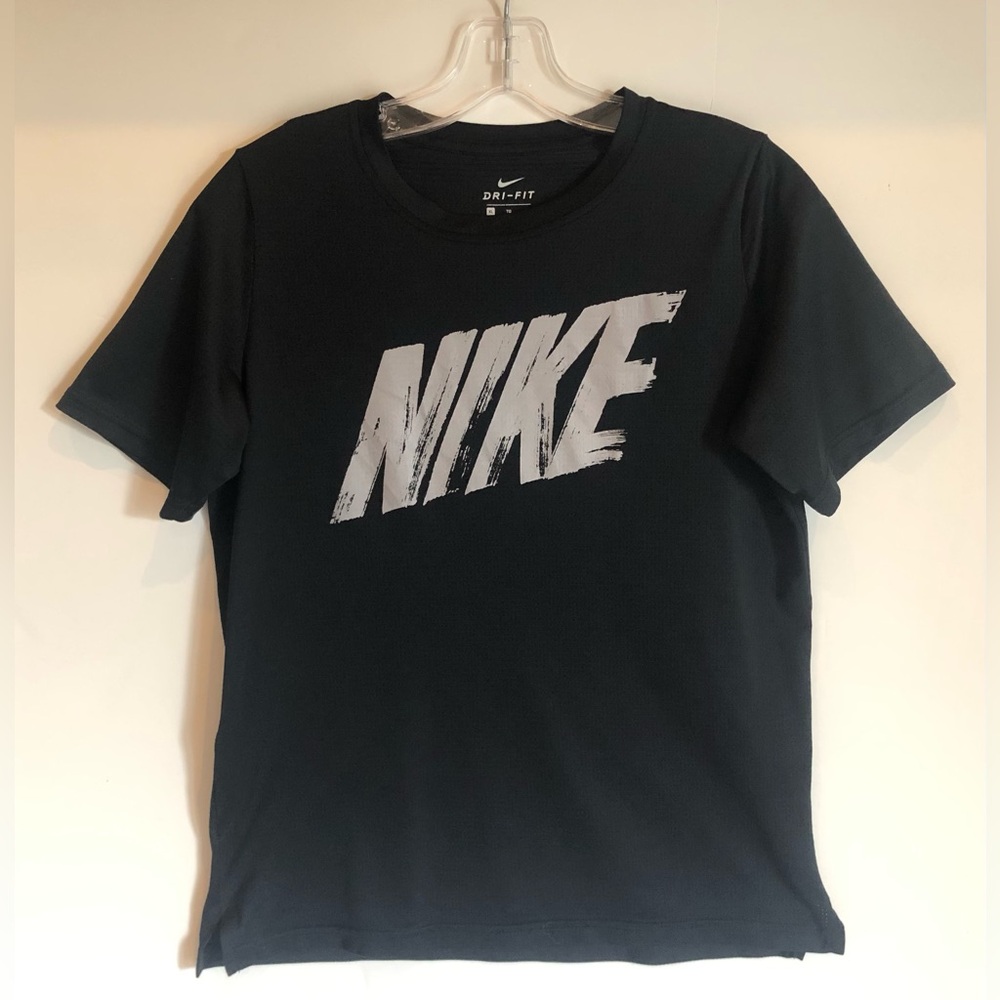 Nike Boy’s Dri-FIT Short Sleeve Graphic Training Top, Black/Gray, Size XL